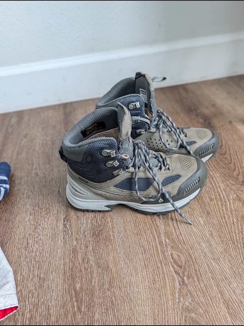 Vasque WoMen's Gray and Tan Hiking Boots
